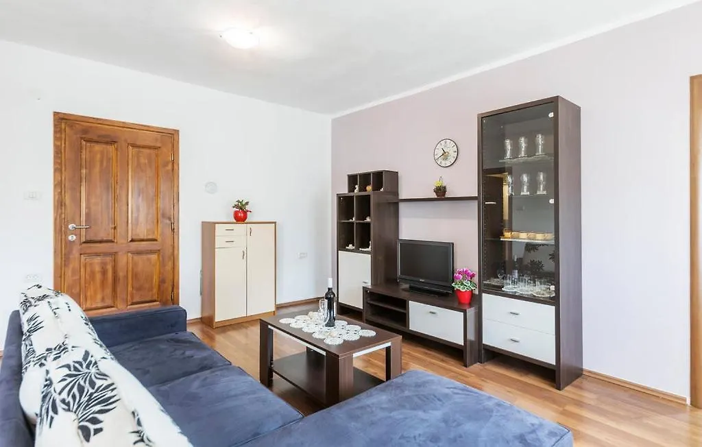 Apartment Matea Ližnjan