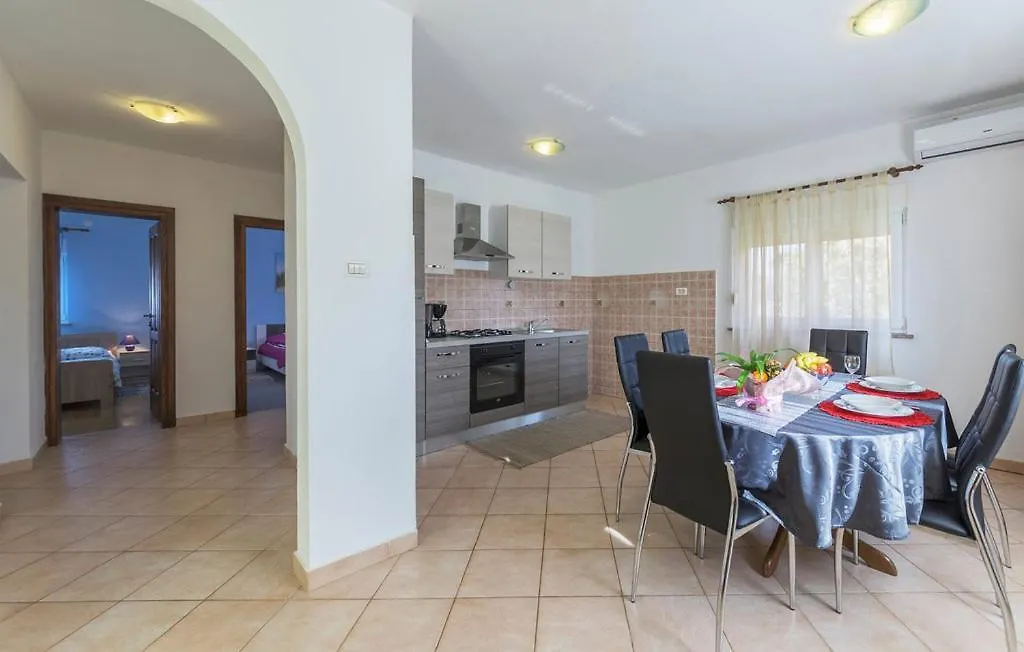 Apartment Matea Ližnjan